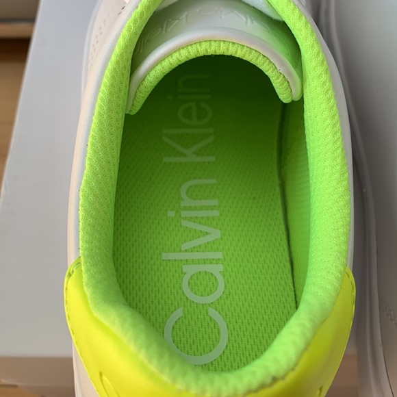 NWT CALVIN KLEIN low top sneaker - Picture 6 of 9